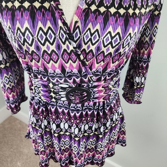 New Directions Women’s Splice Neck Tie Back Aztec Top Size M - Picture 8 of 10